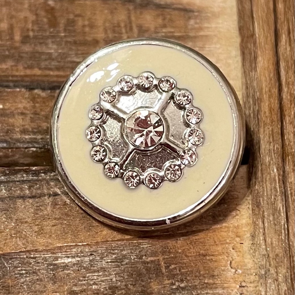 Magnolia Vine 18mm Snap 9$